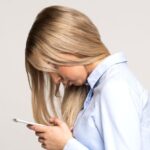 Как смартфоны разрушают ваш позвоночник